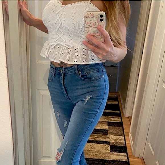 Eyelet lace summer flirty, romantic white top XS//0-2 - Picture 4 of 11